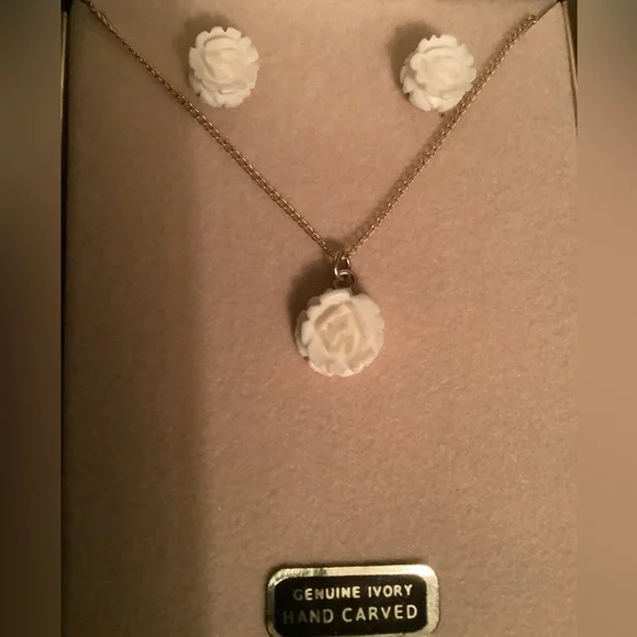 NIB ivory bone rose necklace & earrings NEW Vintage - Picture 3 of 10